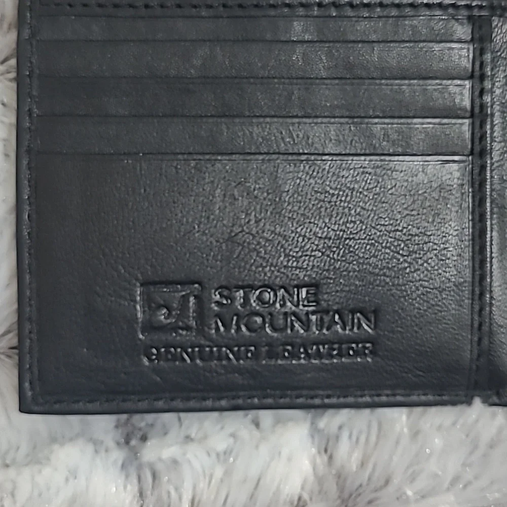 4/$25 Stone Mountain Genuine leather Wallet ..has RFID signal blocker..Theft NWT